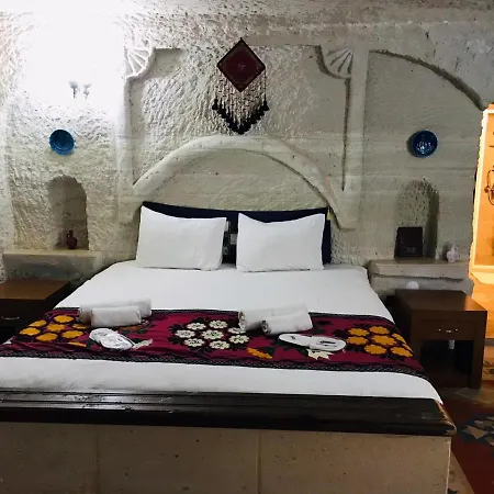 Seven Rock Cave Hostel *