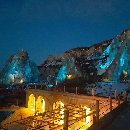 Seven Rock Cave Hostel *