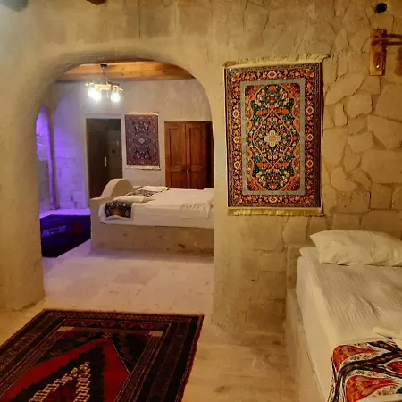 Seven Rock Cave Hostel *