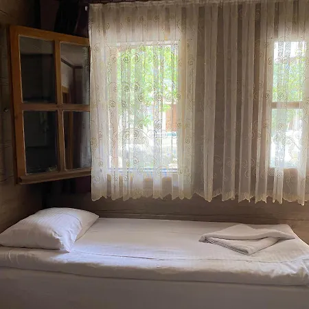 Seven Rock Cave Hostel *