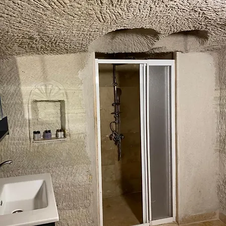 Hostel Seven Rock Cave *