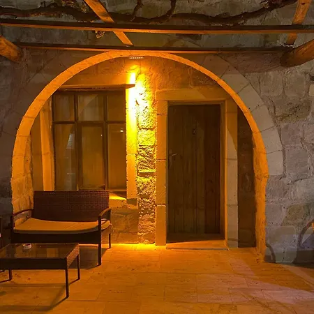 Seven Rock Cave Hostel *