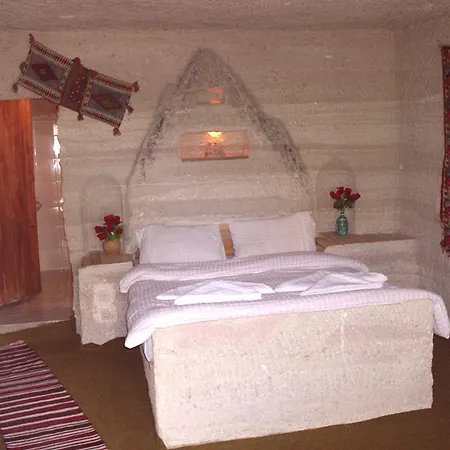 Проживання в сім'ї Seven Rock Cave Гьореме