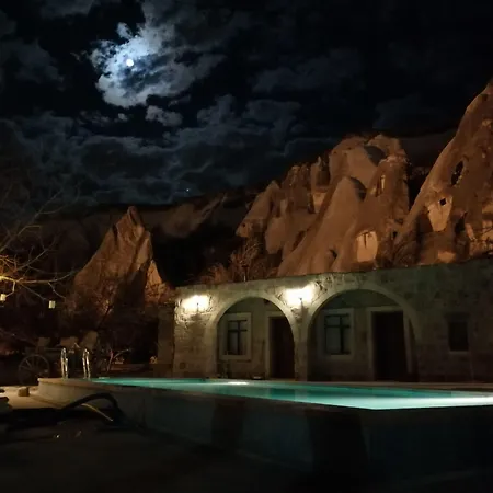 Seven Rock Cave Проживання в сім'ї Гьореме