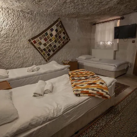 Проживання в сім'ї Seven Rock Cave *