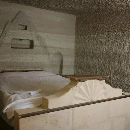 Seven Rock Cave غوريمِيه